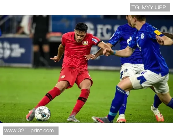 沙尔克04客场硬战科隆被逼平